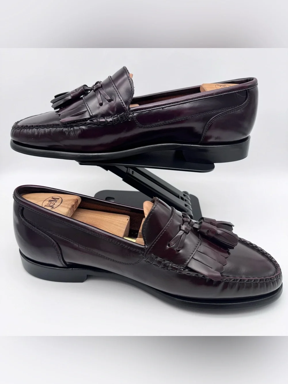 G.H. Bass & Co Jeffrey Burgundy Leather Tassel Loafers Men's Size 9 W Dress Shoe